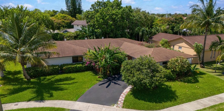 Casa en Miami, Florida 4 dormitorios, 253.72 m2 № 1945939