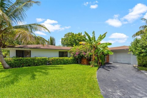 House in Miami, Florida 4 bedrooms, 253.72 sq.m. № 1945939 - photo 3