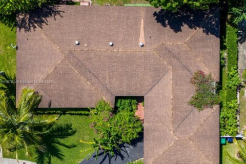 House in Miami, Florida 4 bedrooms, 253.72 sq.m. № 1945939 - photo 16