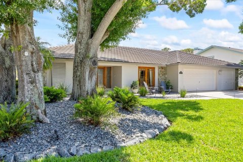 House in Clearwater, Florida 4 bedrooms, 256.04 sq.m. № 1750526 - photo 2