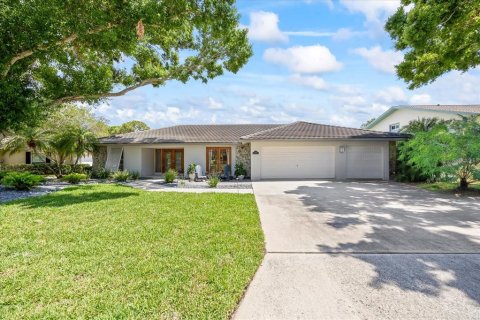 House in Clearwater, Florida 4 bedrooms, 256.04 sq.m. № 1750526 - photo 1