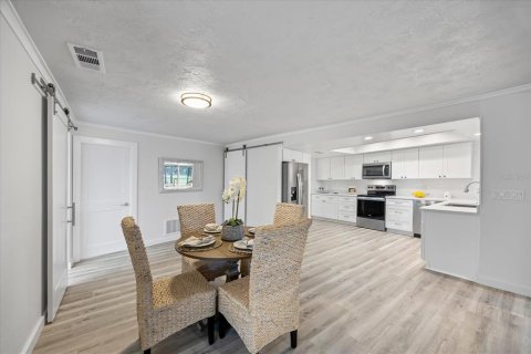 House in Clearwater, Florida 4 bedrooms, 256.04 sq.m. № 1750526 - photo 12