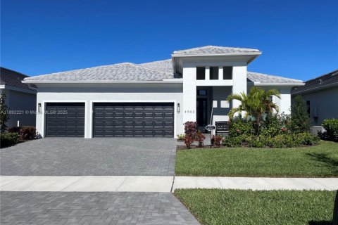 House in Bradenton, Florida 3 bedrooms, 219.99 sq.m. № 2186016