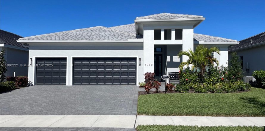 House in Bradenton, Florida 3 bedrooms, 219.99 sq.m. № 2186016