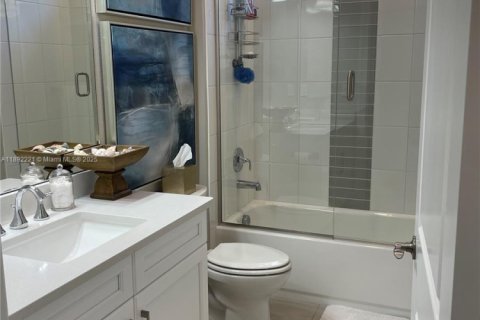 House in Bradenton, Florida 3 bedrooms, 219.99 sq.m. № 2186016 - photo 12