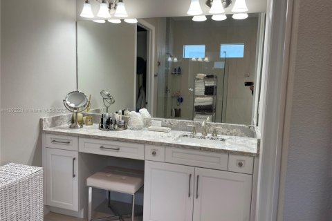 House in Bradenton, Florida 3 bedrooms, 219.99 sq.m. № 2186016 - photo 7