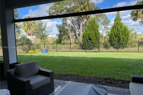House in Bradenton, Florida 3 bedrooms, 219.99 sq.m. № 2186016 - photo 15