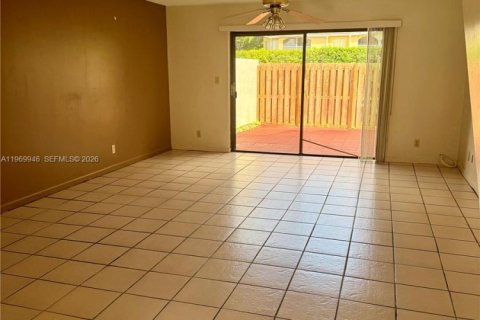 Condo in Oakland Park, Florida, 2 bedrooms  № 2036226 - photo 2