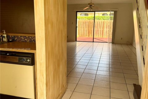 Condo in Oakland Park, Florida, 2 bedrooms  № 2036226 - photo 4