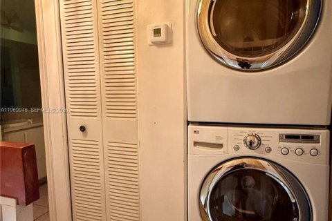 Condo in Oakland Park, Florida, 2 bedrooms  № 2036226 - photo 5