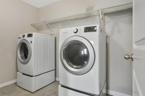 House in Ruskin, Florida 5 bedrooms, 273.97 sq.m. № 2425878 - photo 19