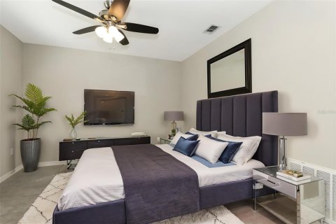 House in Ruskin, Florida 5 bedrooms, 273.97 sq.m. № 2425878 - photo 24