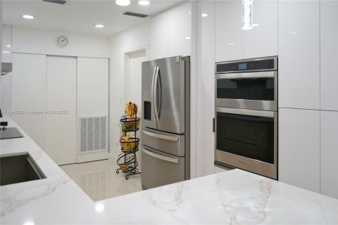 House in Hollywood, Florida 3 bedrooms, 163.32 sq.m. № 1842495 - photo 10