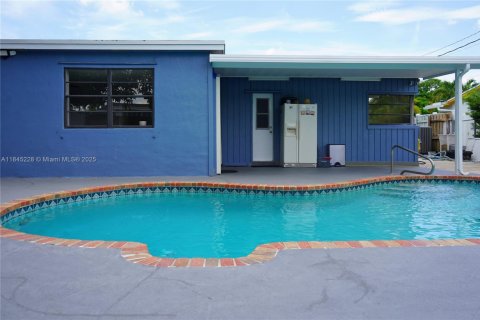 House in Hollywood, Florida 3 bedrooms, 163.32 sq.m. № 1842495 - photo 15