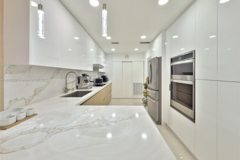 House in Hollywood, Florida 3 bedrooms, 163.32 sq.m. № 1842495 - photo 23