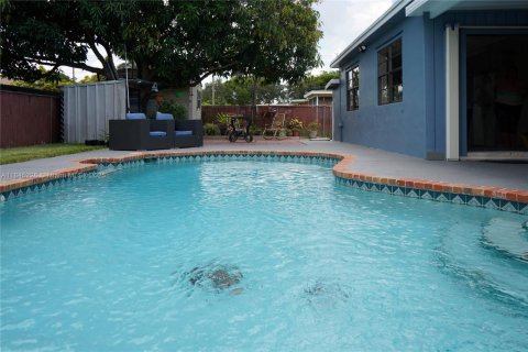 House in Hollywood, Florida 3 bedrooms, 163.32 sq.m. № 1842495 - photo 12
