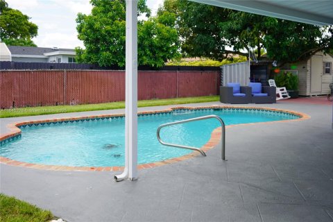 House in Hollywood, Florida 3 bedrooms, 163.32 sq.m. № 1842495 - photo 13