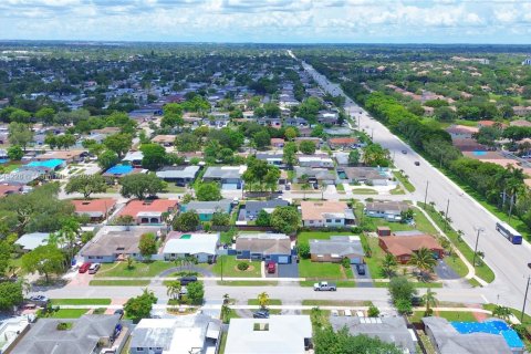 House in Hollywood, Florida 3 bedrooms, 163.32 sq.m. № 1842495 - photo 4
