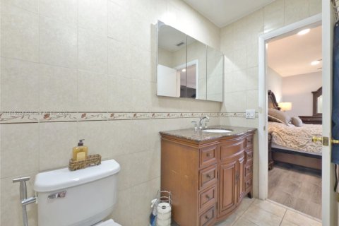 House in Hollywood, Florida 3 bedrooms, 163.32 sq.m. № 1842495 - photo 22