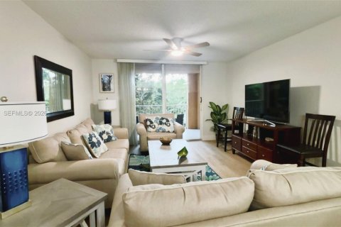 Condo in Aventura, Florida, 2 bedrooms № 2058743 - photo 4