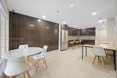 Condo in Aventura, Florida, 2 bedrooms № 2058743 - photo 25