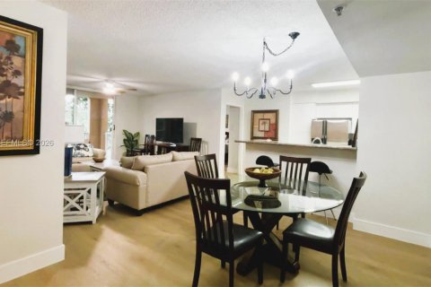 Condo in Aventura, Florida, 2 bedrooms № 2058743 - photo 2