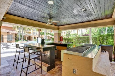 Condo in Aventura, Florida, 2 bedrooms № 2058743 - photo 24