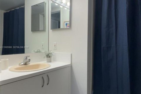 Condo in Aventura, Florida, 2 bedrooms № 2058743 - photo 16