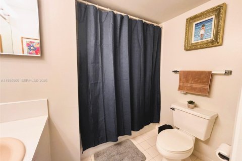 Condo in Aventura, Florida, 2 bedrooms № 2058743 - photo 17