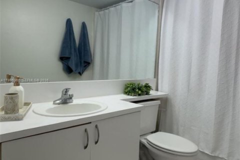 Condo in Aventura, Florida, 2 bedrooms № 2058743 - photo 12