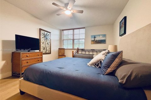 Condo in Aventura, Florida, 2 bedrooms № 2058743 - photo 15