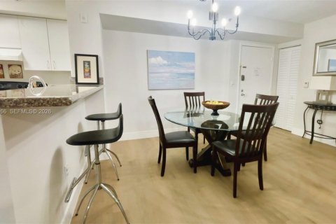 Condo in Aventura, Florida, 2 bedrooms № 2058743 - photo 9