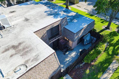 Купить таунхаус в Палм Спрингс, Флорида 4 комнаты, 139.35м2, № 2084168 - фото 2