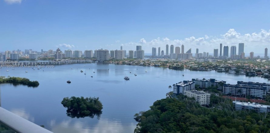 Condo in North Miami Beach, Florida, 3 bedrooms № 1864841