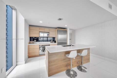 Condo in North Miami Beach, Florida, 3 bedrooms  № 1864841 - photo 17