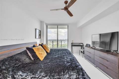 Condo in North Miami Beach, Florida, 3 bedrooms  № 1864841 - photo 26
