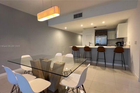 Condominio en venta en Bay Harbor Islands, Florida, 2 dormitorios, 109.16 m2 № 1954335 - foto 8