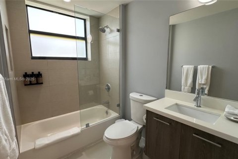 Condominio en venta en Bay Harbor Islands, Florida, 2 dormitorios, 109.16 m2 № 1954335 - foto 23