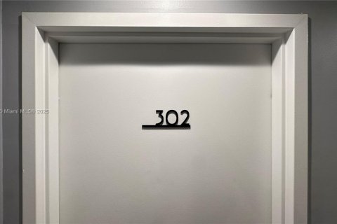 Condominio en venta en Bay Harbor Islands, Florida, 2 dormitorios, 109.16 m2 № 1954335 - foto 2