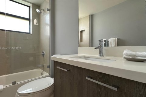 Condominio en venta en Bay Harbor Islands, Florida, 2 dormitorios, 109.16 m2 № 1954335 - foto 25