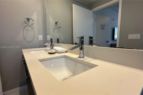 Condominio en venta en Bay Harbor Islands, Florida, 2 dormitorios, 109.16 m2 № 1954335 - foto 17