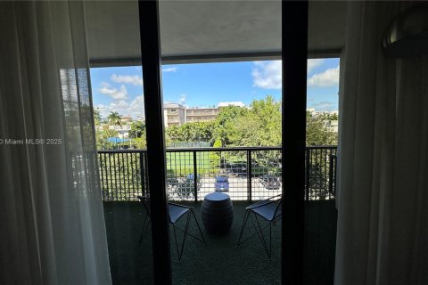 Condominio en venta en Bay Harbor Islands, Florida, 2 dormitorios, 109.16 m2 № 1954335 - foto 26