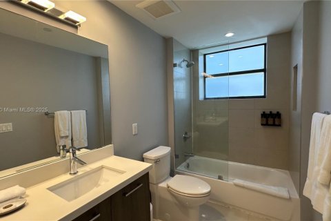 Condominio en venta en Bay Harbor Islands, Florida, 2 dormitorios, 109.16 m2 № 1954335 - foto 18