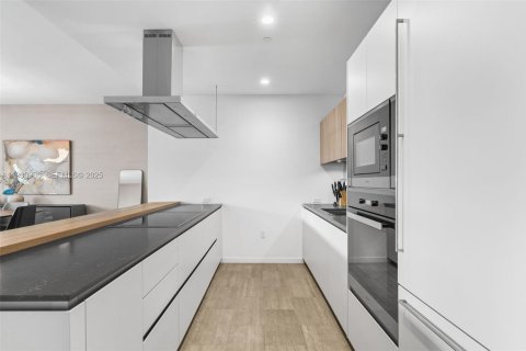 Condo in Miami, Florida, 4 bedrooms  № 1990742 - photo 28