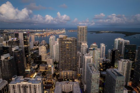 Condo in Miami, Florida, 4 bedrooms  № 1990742 - photo 25