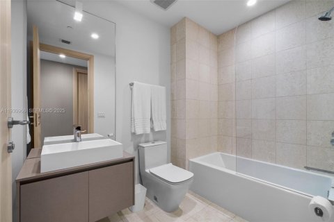 Condo in Miami, Florida, 4 bedrooms  № 1990742 - photo 16