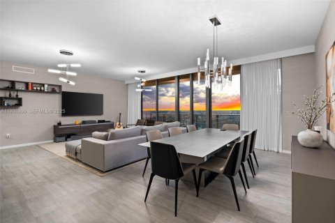 Condo in Miami, Florida, 4 bedrooms  № 1990742 - photo 21
