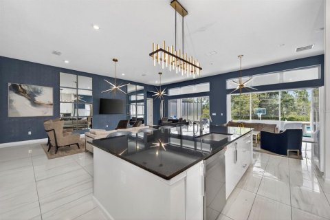 House in Davenport, Florida 11 bedrooms, 607.77 sq.m. № 2109524 - photo 17