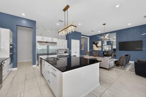 House in Davenport, Florida 11 bedrooms, 607.77 sq.m. № 2109524 - photo 15