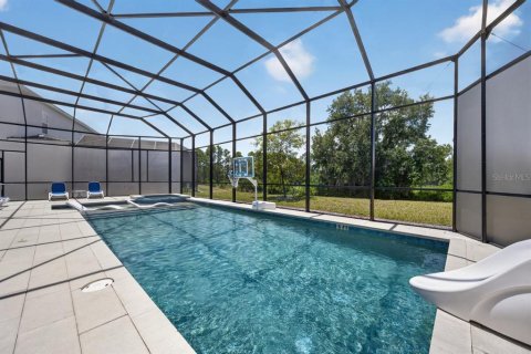 House in Davenport, Florida 11 bedrooms, 607.77 sq.m. № 2109524 - photo 26